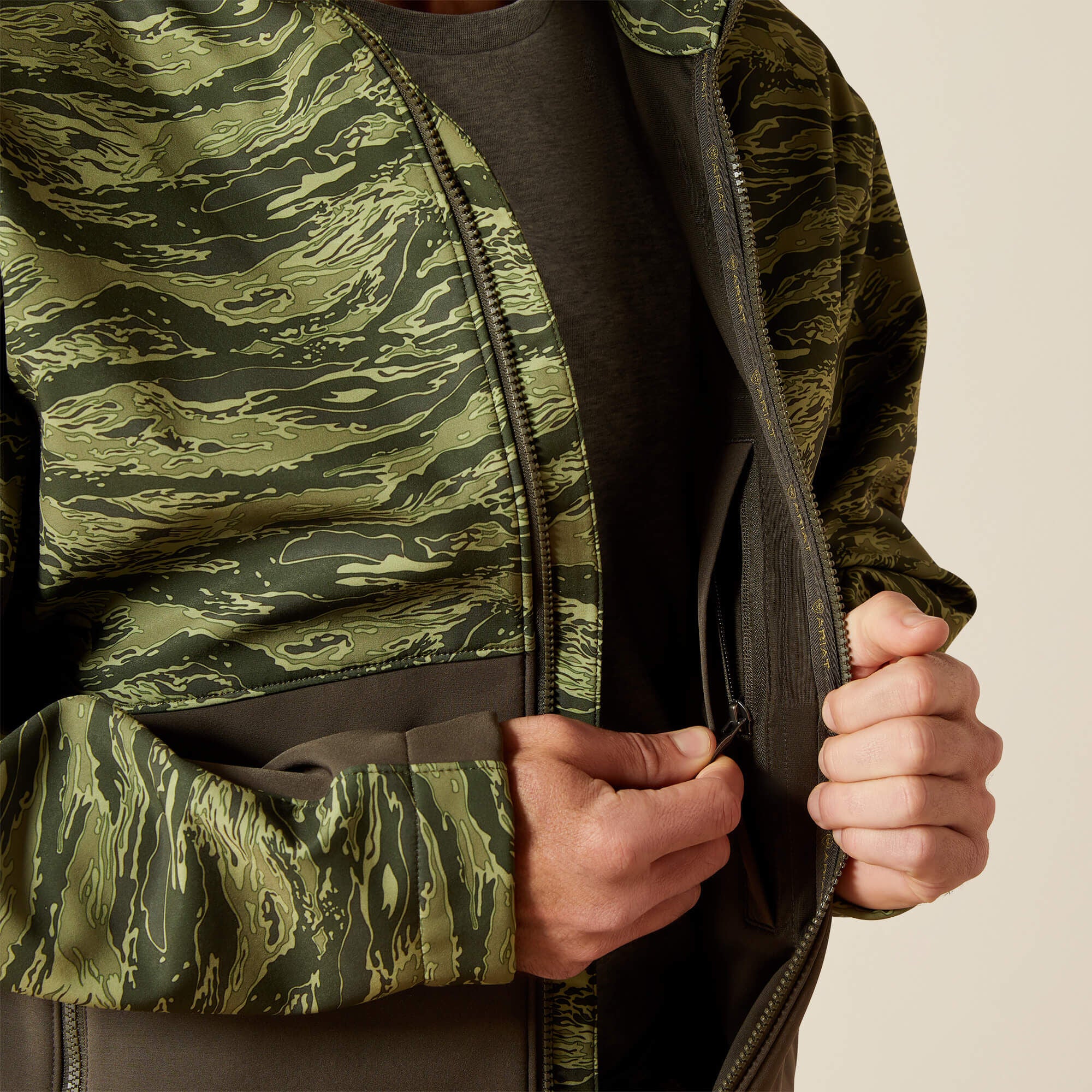 Logo Softshell Jacket - Men